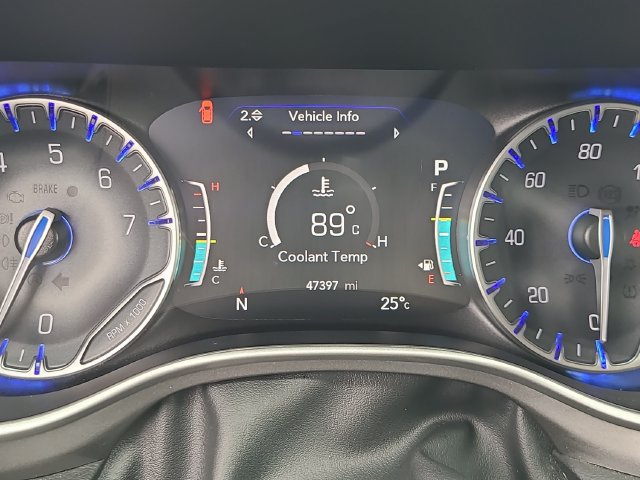 Used 2023 Chrysler Pacifica Touring-L FWD image 25