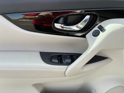 Certified 2022 Nissan Rogue Sport SV FWD image 11