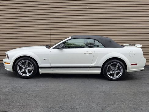 Used 2006 Ford Mustang GT image 3
