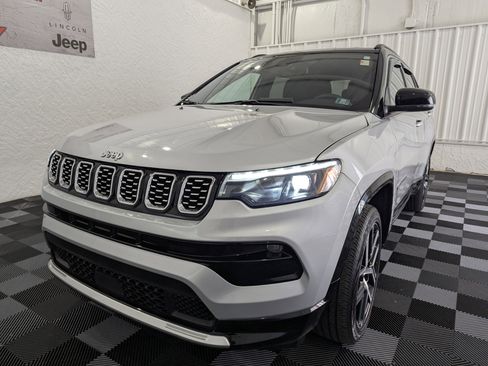 Used 2025 Jeep Compass Limited w/ Elite Group AWD/4WD image 3