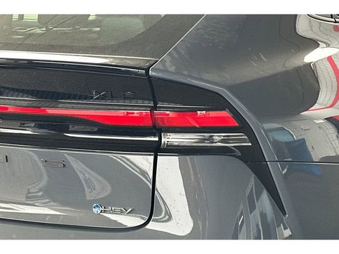Used 2025 Toyota Prius XLE FWD image 7