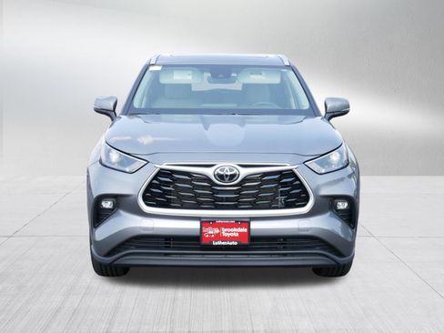 Certified 2026 Toyota Highlander XLE AWD/4WD image 2