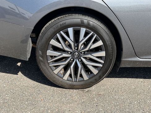 Used 2025 Nissan Altima 2.5 SV image 30