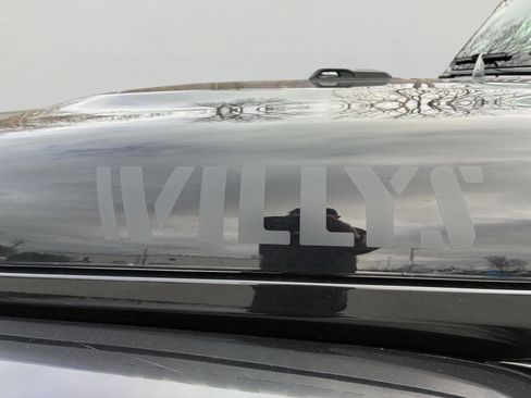 Used 2022 Jeep Gladiator Willys image 29