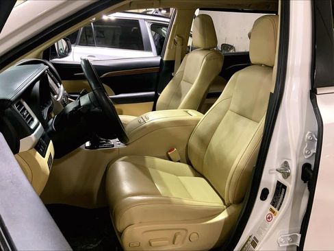 Used 2019 Toyota Highlander Limited image 14