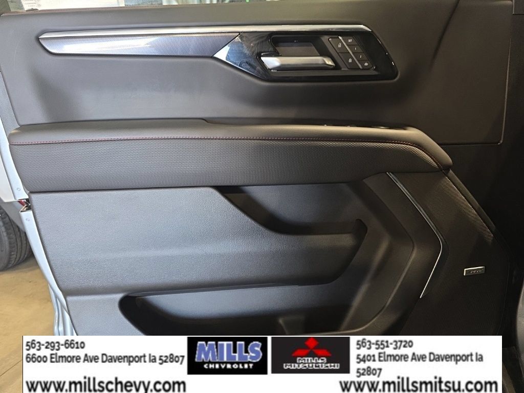 Used 2025 Chevrolet Suburban RST w/ Comfort Package AWD/4WD image 14