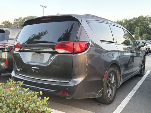 Used 2020 Chrysler Pacifica Touring-L Plus FWD image 4