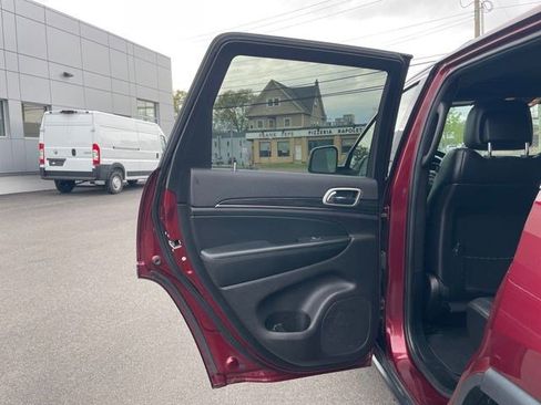 Used 2020 Jeep Grand Cherokee Limited AWD/4WD image 30