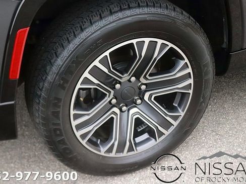 Used 2024 Jeep Wagoneer Series II image 8