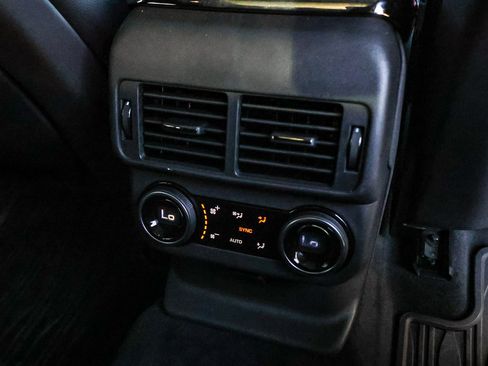 New 2026 Land Rover Range Rover Velar Dynamic SE image 19