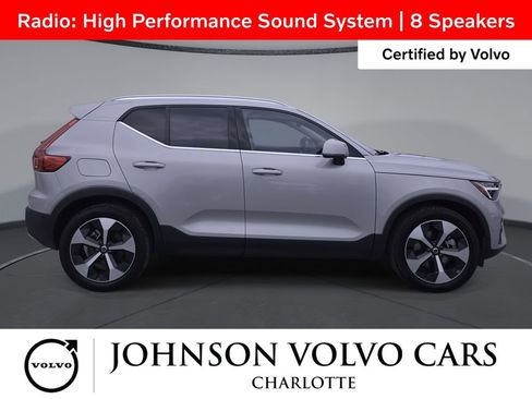 Certified 2025 Volvo XC40 B5 Plus AWD/4WD image 4