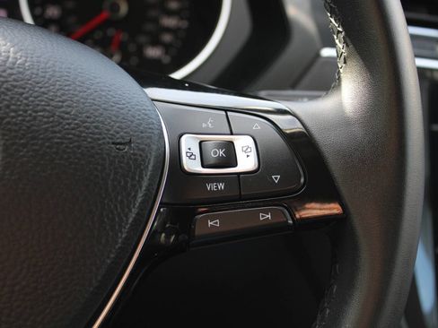 Used 2020 Volkswagen Tiguan SE image 35