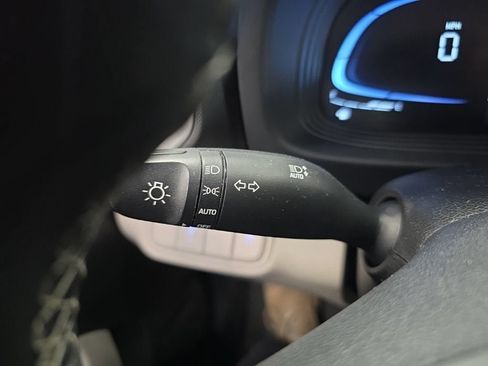 Used 2025 Hyundai Venue SEL FWD image 34