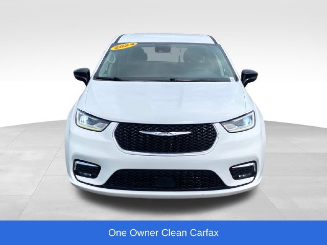 Used 2024 Chrysler Pacifica Limited FWD image 2