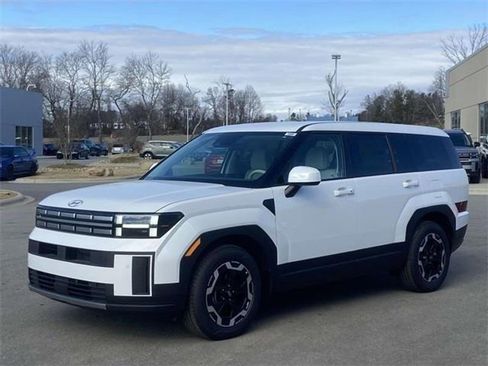 Used 2025 Hyundai Santa Fe SE image 2