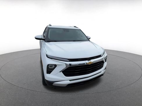 Used 2025 Chevrolet TrailBlazer LT image 3
