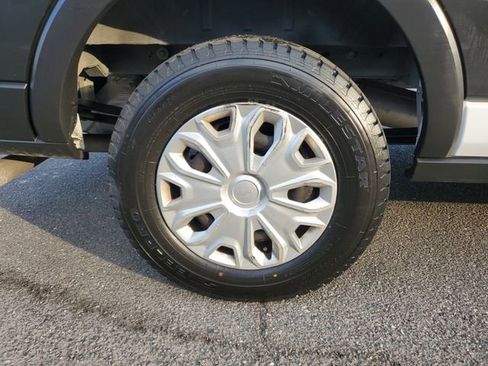 Used 2023 Ford Transit 350 XLT image 5