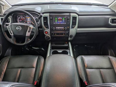 Used 2019 Nissan Titan PRO-4X w/ Pro-4x Convenience Package AWD/4WD image 16