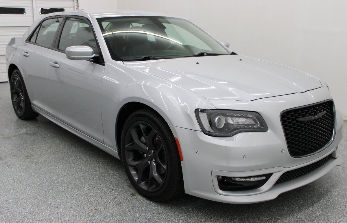 Used 2021 Chrysler 300 Touring L RWD image 4