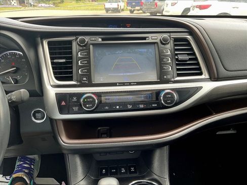 Used 2019 Toyota Highlander Limited Platinum AWD/4WD image 15