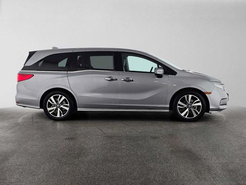 Used 2023 Honda Odyssey Touring image 2