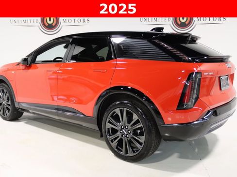 Used 2025 Cadillac Optiq Sport 2 w/ LPO, Floor Liner Package image 3