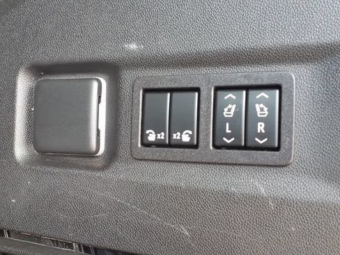 Certified 2023 Chevrolet Suburban High Country AWD/4WD image 8