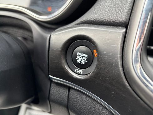 Used 2018 Jeep Grand Cherokee Limited w/ Luxury Group II image 24