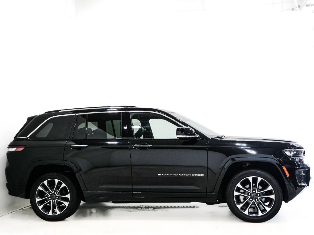 Used 2022 Jeep Grand Cherokee Overland w/ Luxury Tech Group IV AWD/4WD image 5