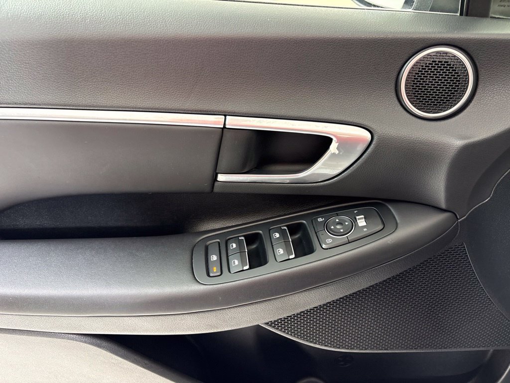 Used 2022 Hyundai Sonata SEL w/ Preferred Accessory Package FWD image 17