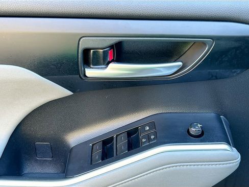 Used 2024 Toyota Highlander XLE image 15