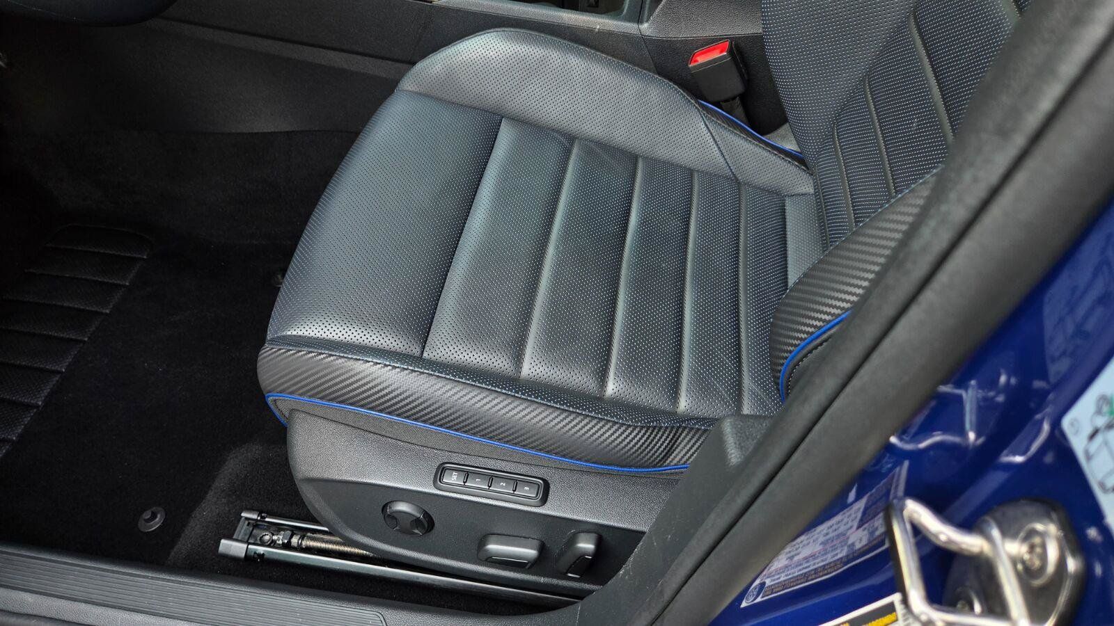 Certified 2024 Volkswagen Golf R AWD/4WD image 22