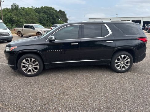 Used 2019 Chevrolet Traverse Premier w/ Driver Confidence II Package FWD image 1