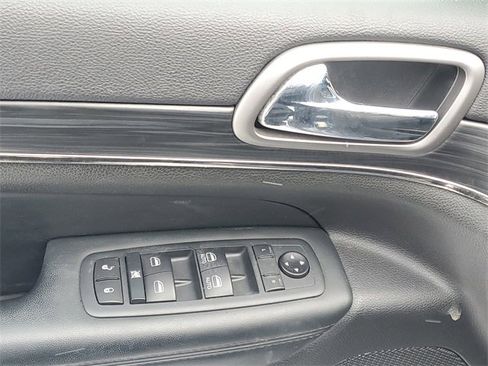 Used 2020 Jeep Grand Cherokee Limited X image 17