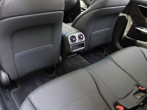 Used 2023 Mercedes-Benz C 300 Sedan image 10