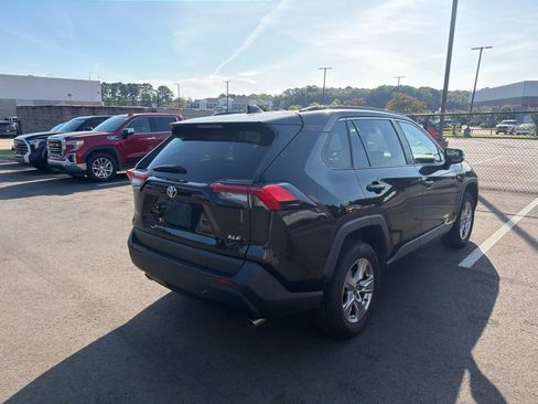 Used 2025 Toyota RAV4 XLE FWD image 7
