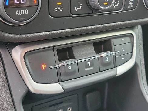 Used 2024 GMC Terrain SLT AWD/4WD image 31