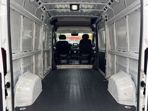 Used 2025 RAM ProMaster 2500 w/ Convenience Group FWD image 8