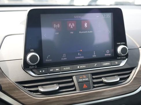 Used 2025 Nissan Altima 2.5 SV FWD image 17