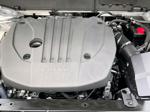 Used 2025 Volvo XC60 B5 Core w/ Climate Package image 13