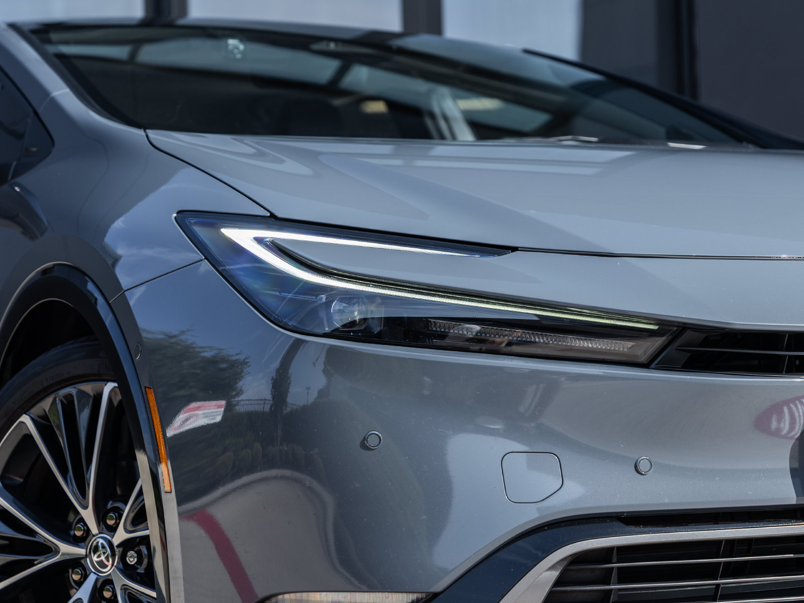 Used 2024 Toyota Prius Limited w/ Limited Premium Package FWD image 18
