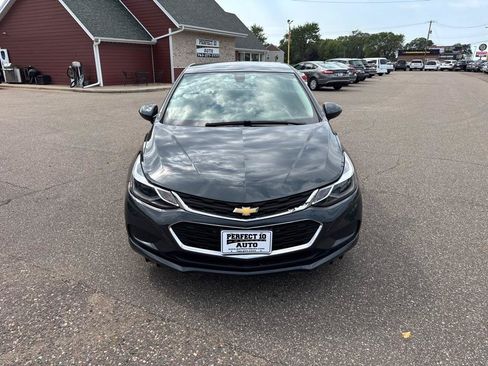 Used 2018 Chevrolet Cruze LT w/ Convenience Package FWD image 12