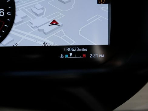 Used 2022 Land Rover Defender 90 X-Dynamic S image 11