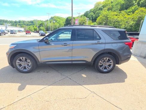 Used 2023 Ford Explorer XLT w/ Equipment Group 202A AWD/4WD image 4