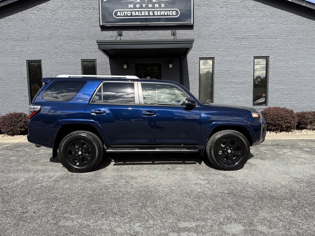 Used 2018 Toyota 4Runner SR5 Premium AWD/4WD image 3