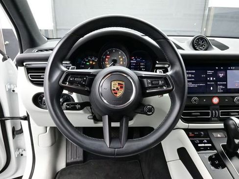 Certified 2023 Porsche Macan S AWD/4WD image 8