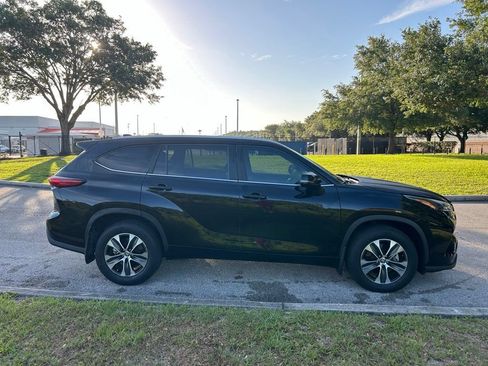 Used 2023 Toyota Highlander XLE AWD/4WD image 7