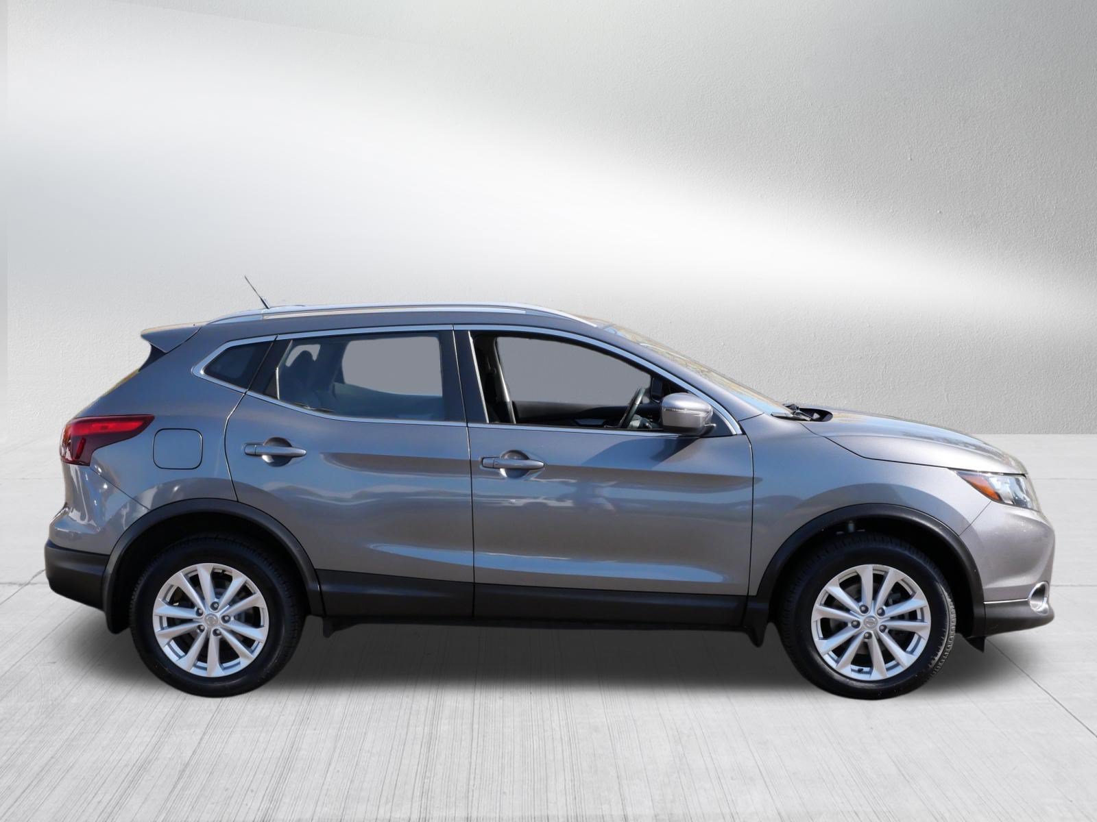 Used 2017 Nissan Rogue Sport SV w/ SV All-Weather Package AWD/4WD image 8