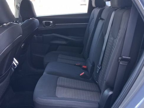 Used 2021 Kia Sorento LX AWD/4WD image 17