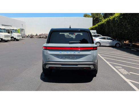 Used 2025 Rivian R1S Adventure AWD/4WD image 4